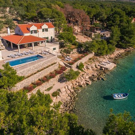 Luxury Villa Kate On Sea With Heated Pool Milna  Kültér fotó