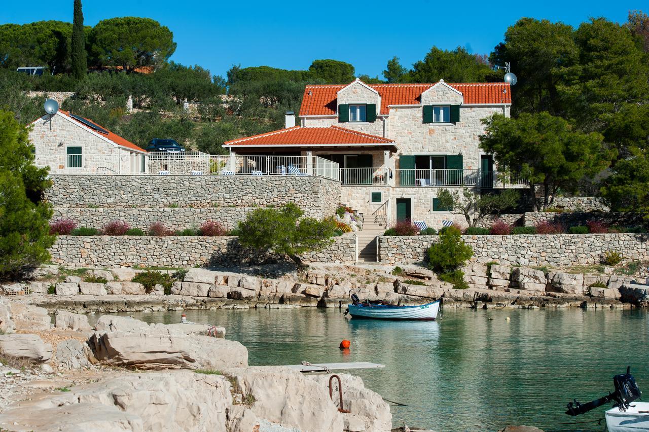 Luxury Villa Kate On Sea With Heated Pool Milna  Kültér fotó