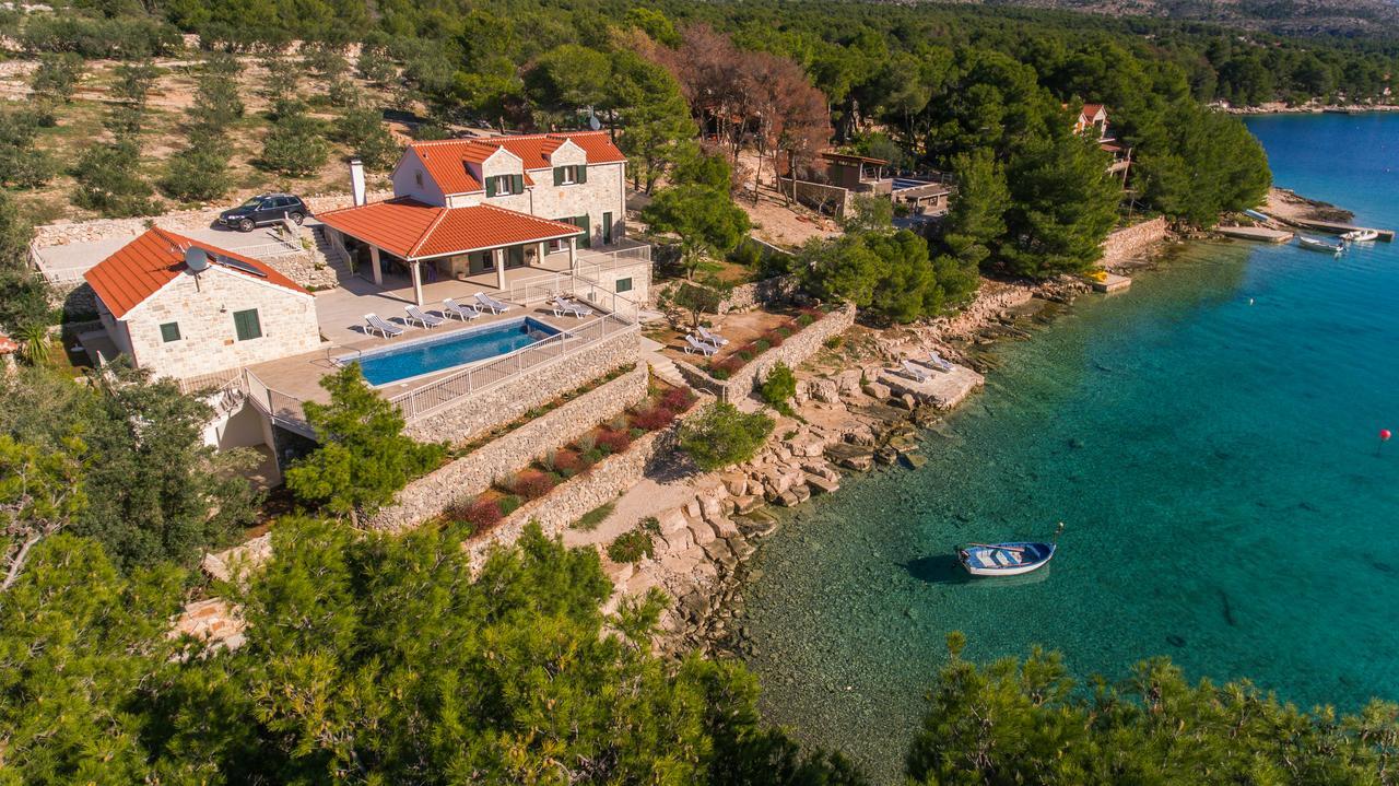 Luxury Villa Kate On Sea With Heated Pool Milna  Kültér fotó