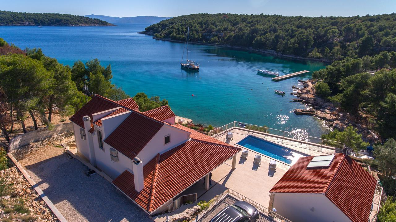 Luxury Villa Kate On Sea With Heated Pool Milna  Kültér fotó