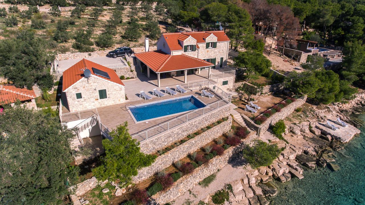 Luxury Villa Kate On Sea With Heated Pool Milna  Kültér fotó