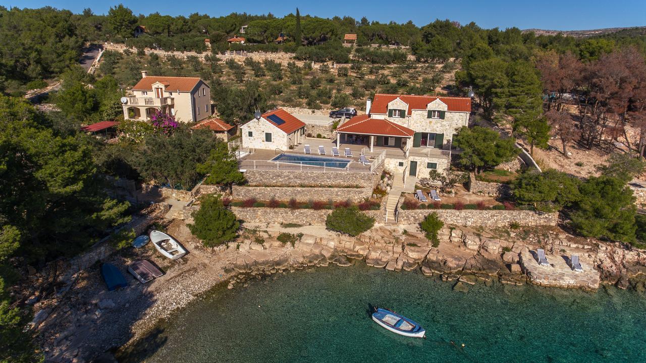 Luxury Villa Kate On Sea With Heated Pool Milna  Kültér fotó