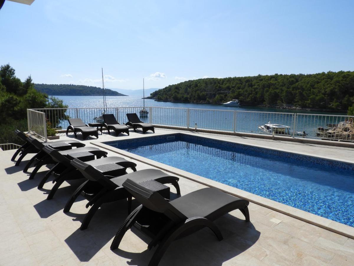 Luxury Villa Kate On Sea With Heated Pool Milna  Kültér fotó